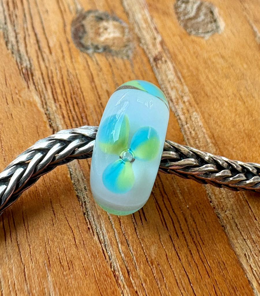 Trollbeads Ijsblauwe Bloem NIEUW, Sieraden, Tassen en Uiterlijk, Bedels, Ophalen of Verzenden, Nieuw, Glas of Kristal, Trollbeads