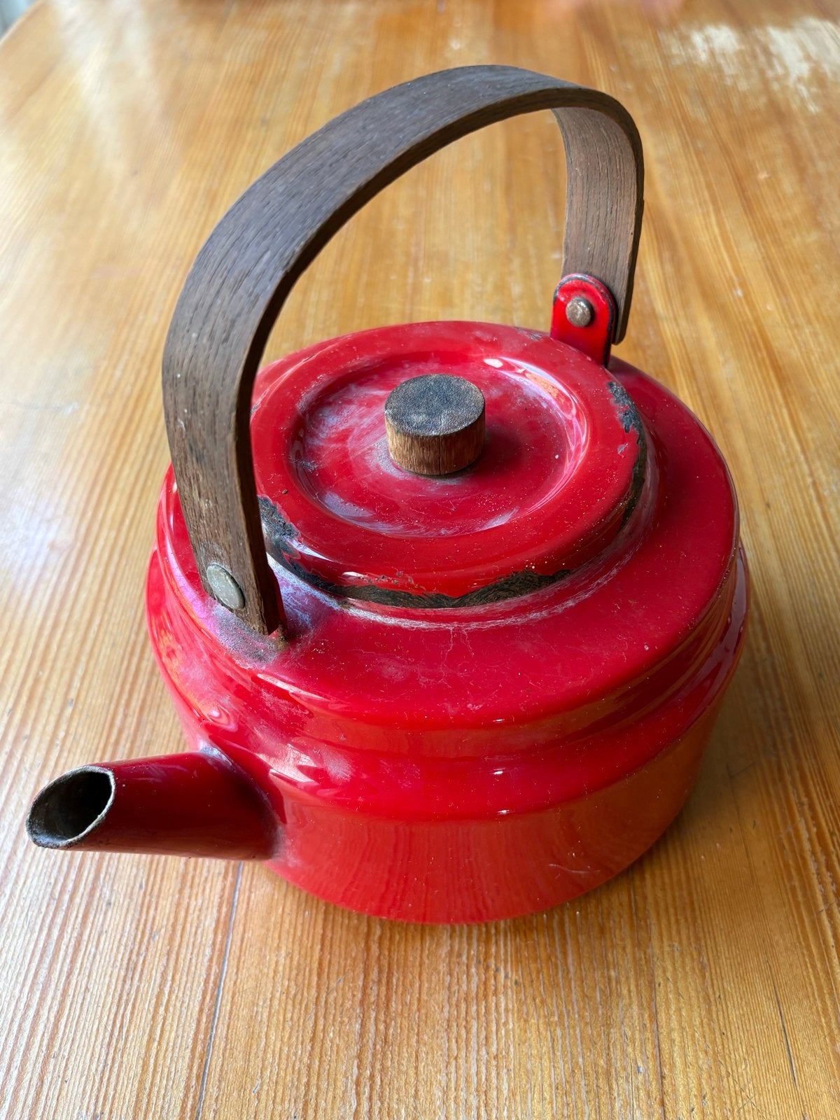 Vintage rode emaille theepot met houten handvat, Ophalen of Verzenden