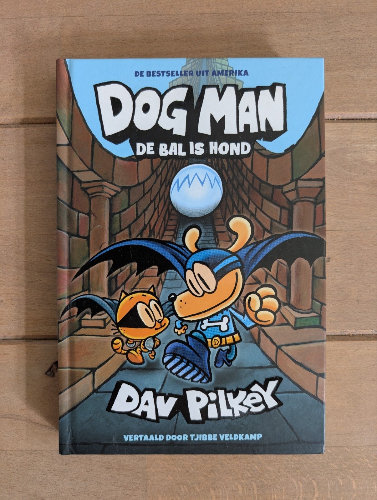 Dog Man: De bal is hond - Dav Pilkey, Ophalen of Verzenden, Zo goed als nieuw, Dav Pilkey, Fictie algemeen