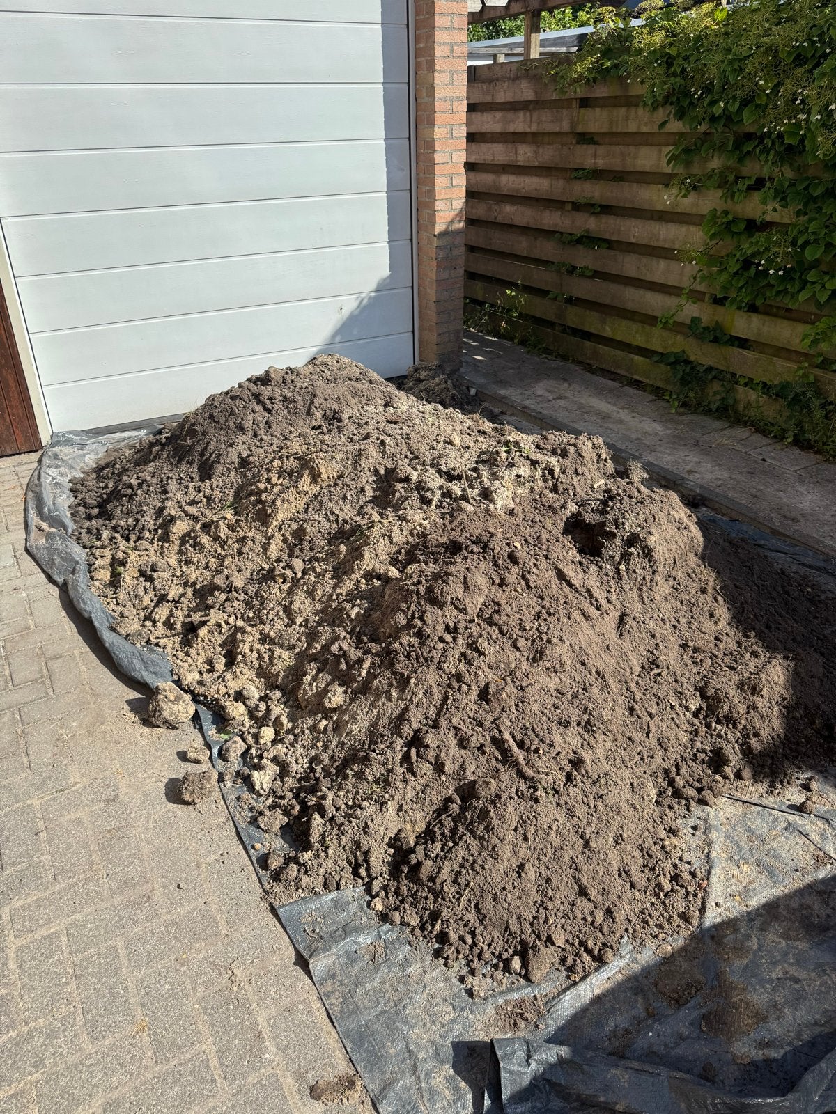 Gratis af te halen: Zwarte grond, Ophalen, Gebruikt, Overige typen