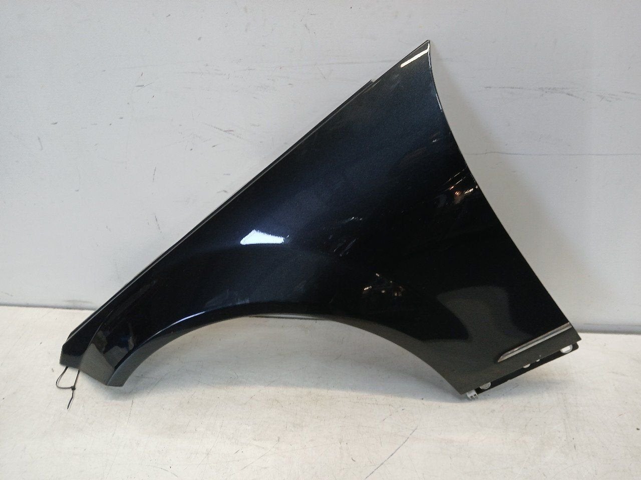 Spatbord links voor Mercedes-Benz C-Klasse, Onderdelen@venauto.nl, Van der Ven Autorecycling B.V., Gebruikt, Ettenseweg 76, 4706 PB Roosendaal, The Netherlands