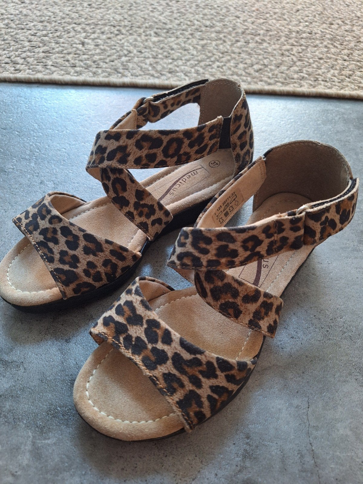Nieuw! Prachtige leopard sandalen van Medicus maat 37!, Medicus, Bruin, Nieuw, Sandalen of Muiltjes
