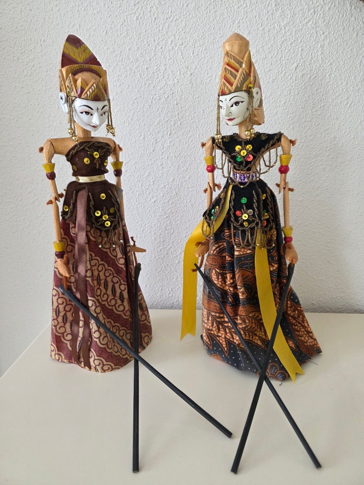 Set van 2 Wayang Golek poppen uit Indonesië, Antiek en Kunst, Bruin, Handgemaakt, Indonesië, Pop