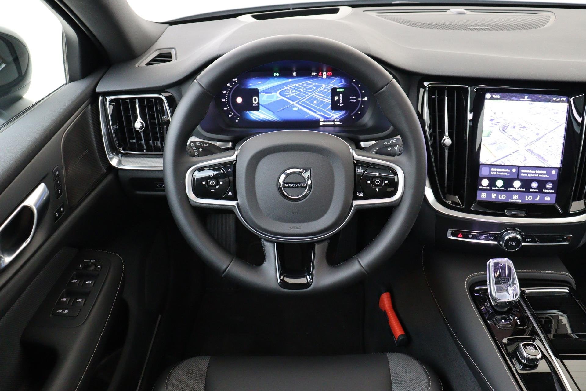 Volvo V60 T8 PLUG-IN HYBRID AWD PLUS DARK -PANO.DAK|HARMAN/K, Automaat, 12 maanden, Stof, Gebruikt