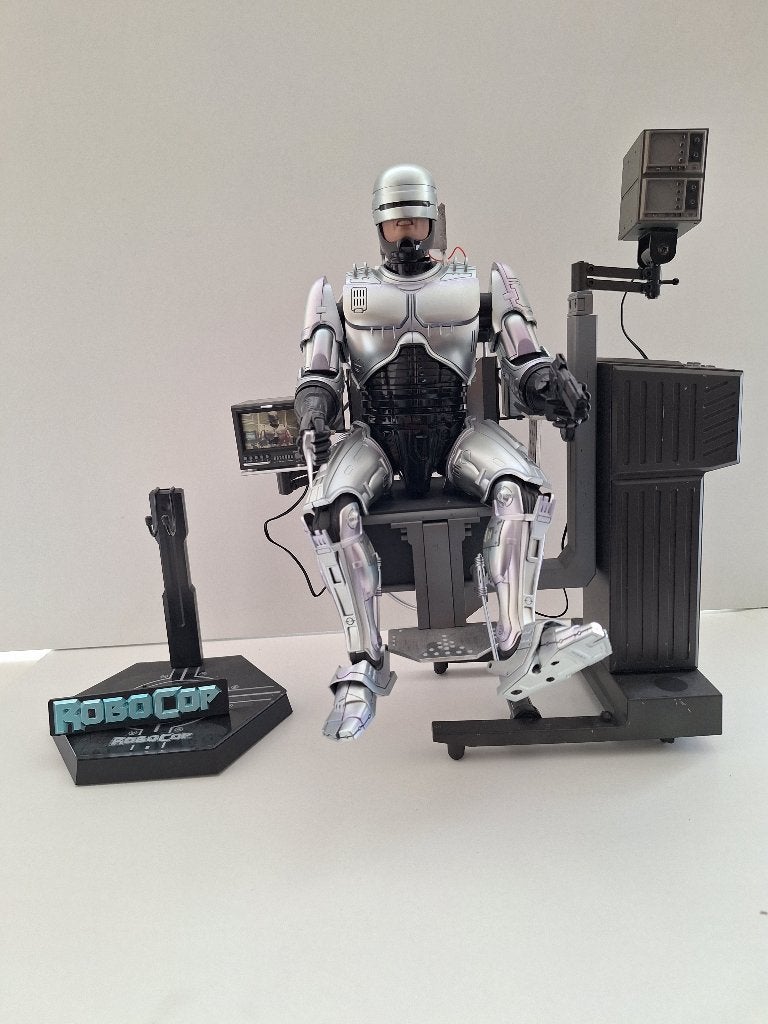 Robocop with Mechanical Chair  1:6 Hot Toys, Ophalen of Verzenden, Zo goed als nieuw, Film, Beeldje, Replica of Model