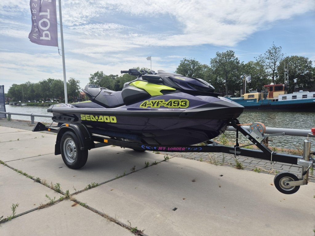 SEA-DOO RXP-X 300 RS (2021) 60 vaaruren + jetloader, Niet ingevuld, Niet ingevuld, Zo goed als nieuw, Benzine