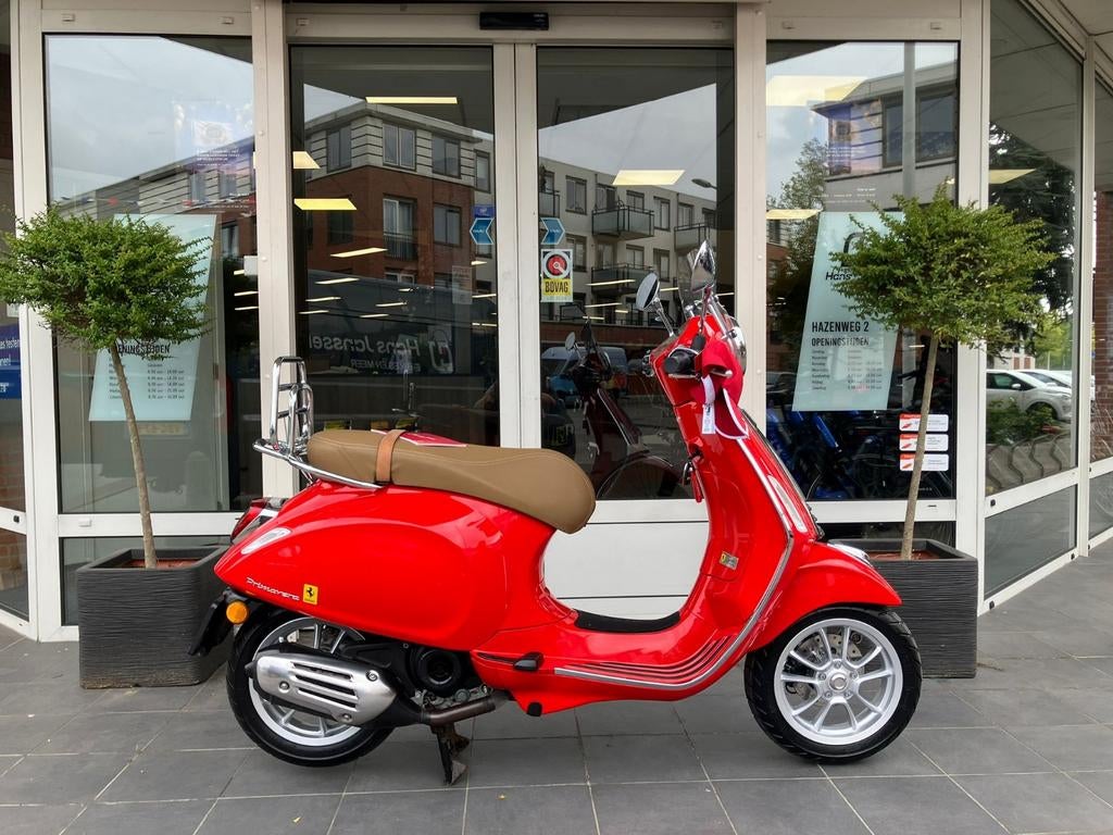 Uniek! Vespa Primavera edizione Ferrari 2022, Ophalen, Zo goed als nieuw, Benzine, Overige modellen