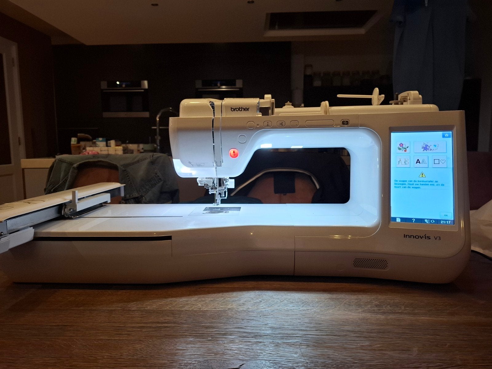 Brother Innov-is V3 Borduurmachine met PE Design 2, Ophalen, Gebruikt, Toebehoren, Brother