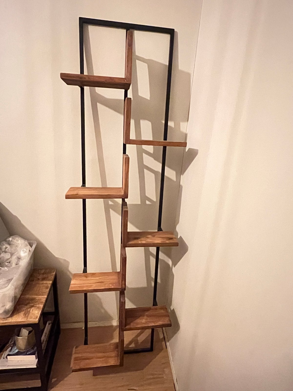 Boekenplank / Wandrek - Hout en Metaal, Ophalen, Met plank(en), Minder dan 50 cm, Zo goed als nieuw
