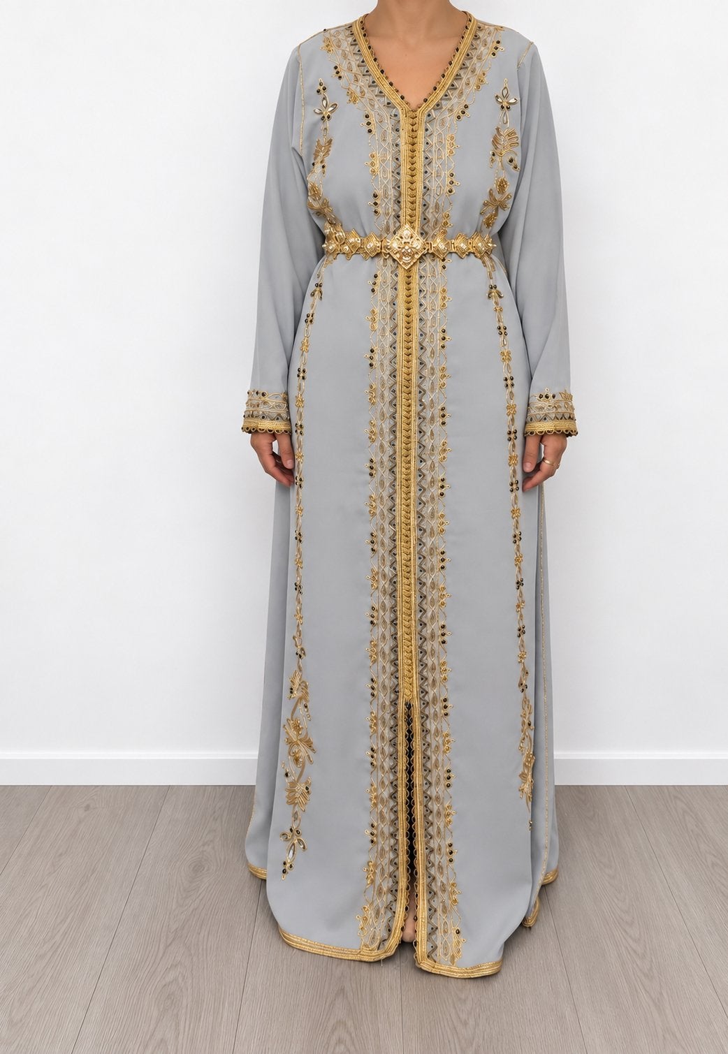 Elegante Marokkaanse Kaftan - Grijs met Gouden Borduurwerk, Maat 38/40 (M), Overige typen, Ophalen of Verzenden, Zo goed als nieuw