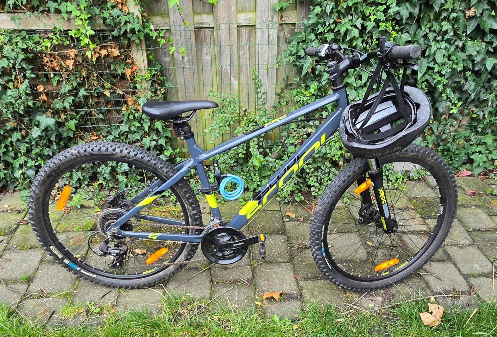 Kinder Mountainbike met helm, 26 inch, Fietsen en Brommers, Gebruikt, Schijfrem, Ophalen, Overige merken