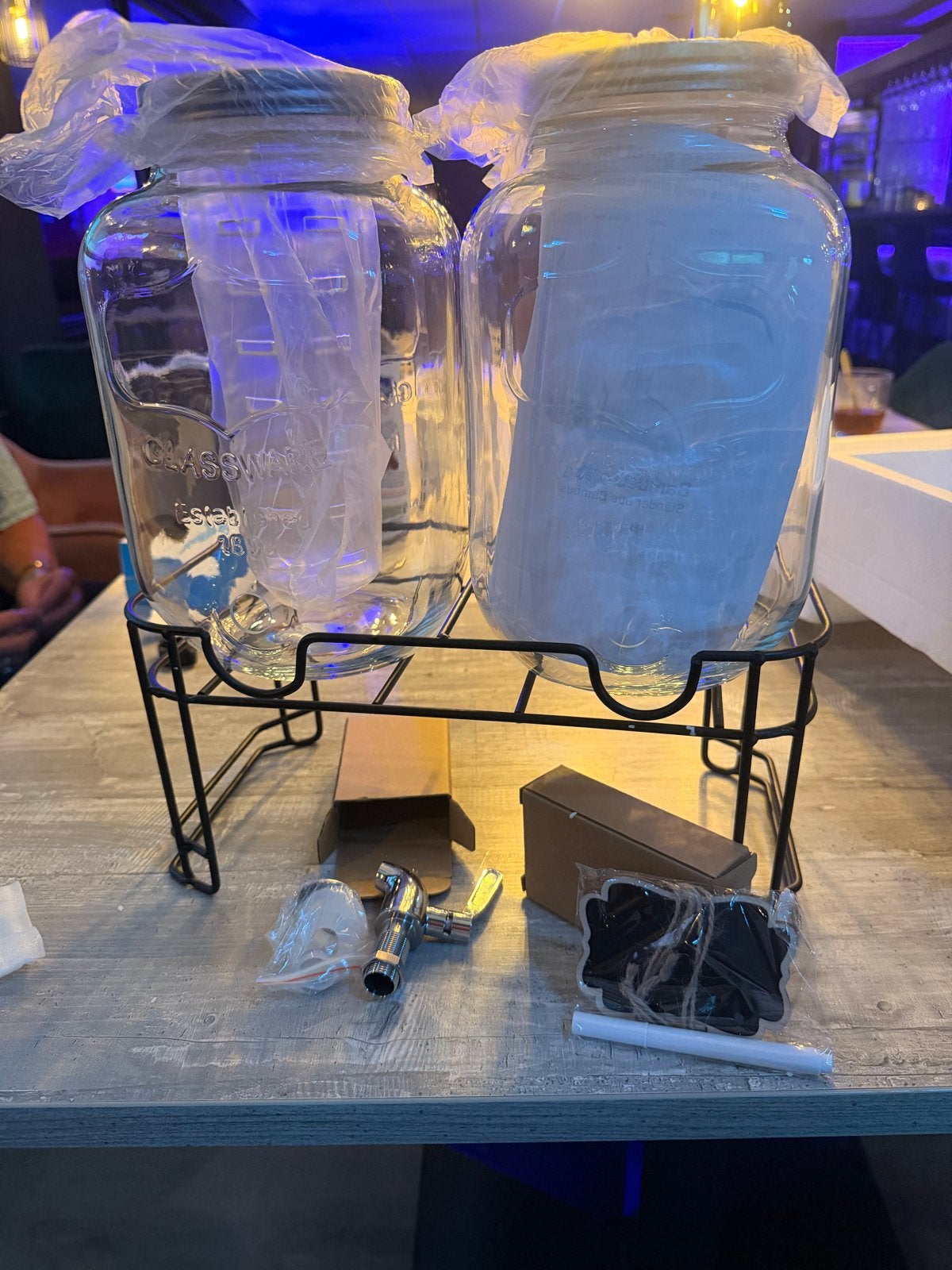 Dubbele drankdispenser met standaard en kraantjes, Huis en Inrichting, Keuken | Keukenbenodigdheden, Nieuw, Ophalen of Verzenden
