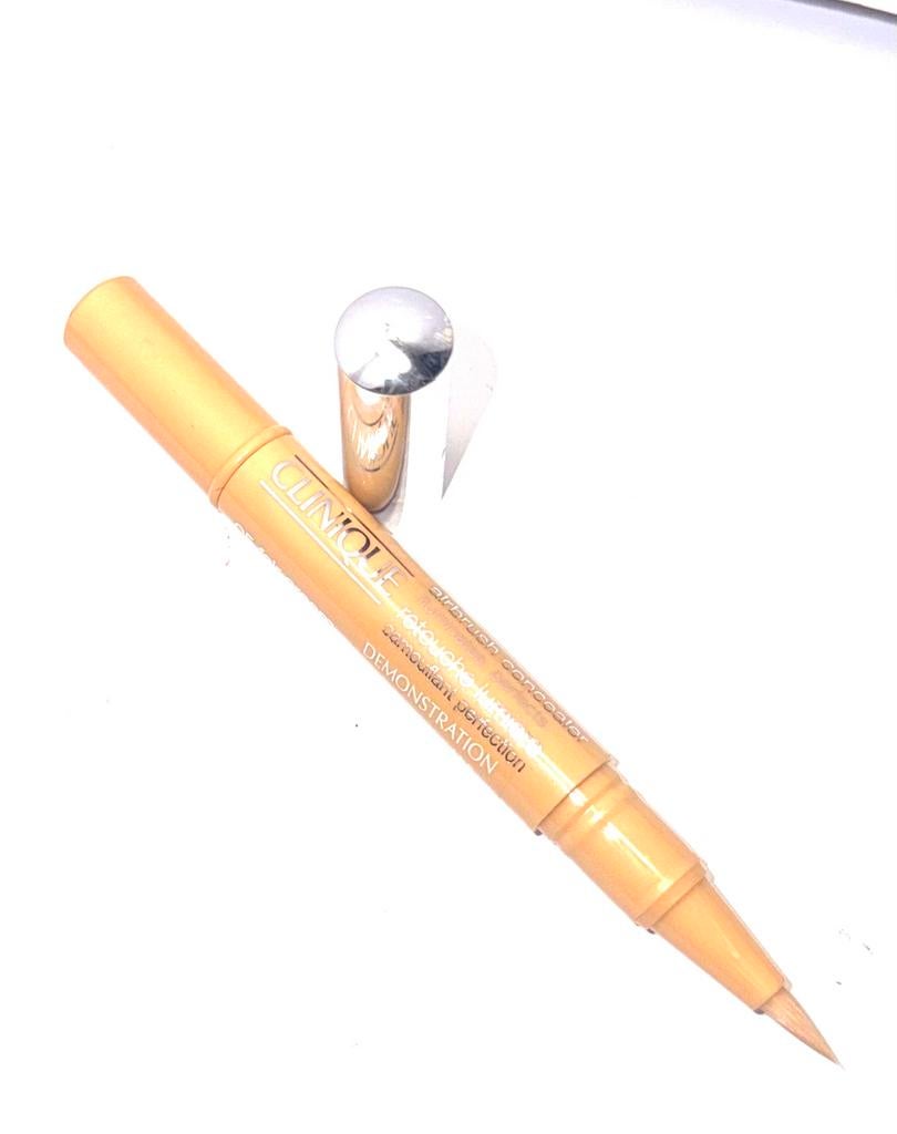 Clinique airbrush concealer 05 fair cream, Ophalen of Verzenden, Zo goed als nieuw, Beige, Gehele gezicht