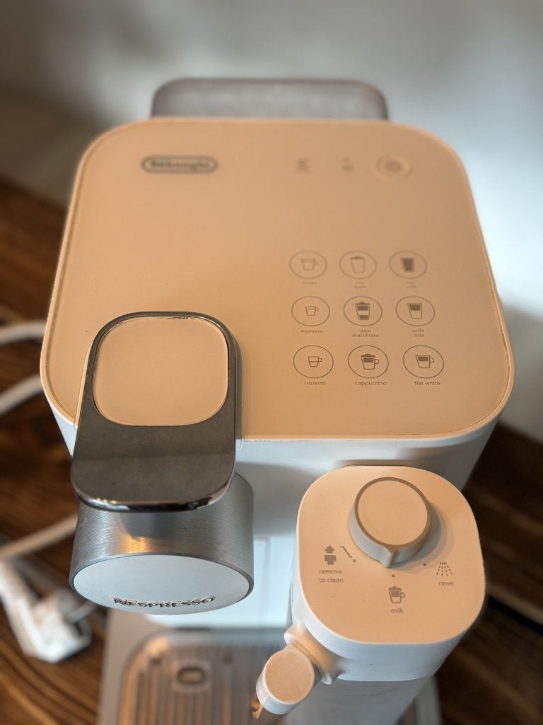 Foto 3 van Nespresso De'Longhi Gran Lattissima wit met melkopschuimer