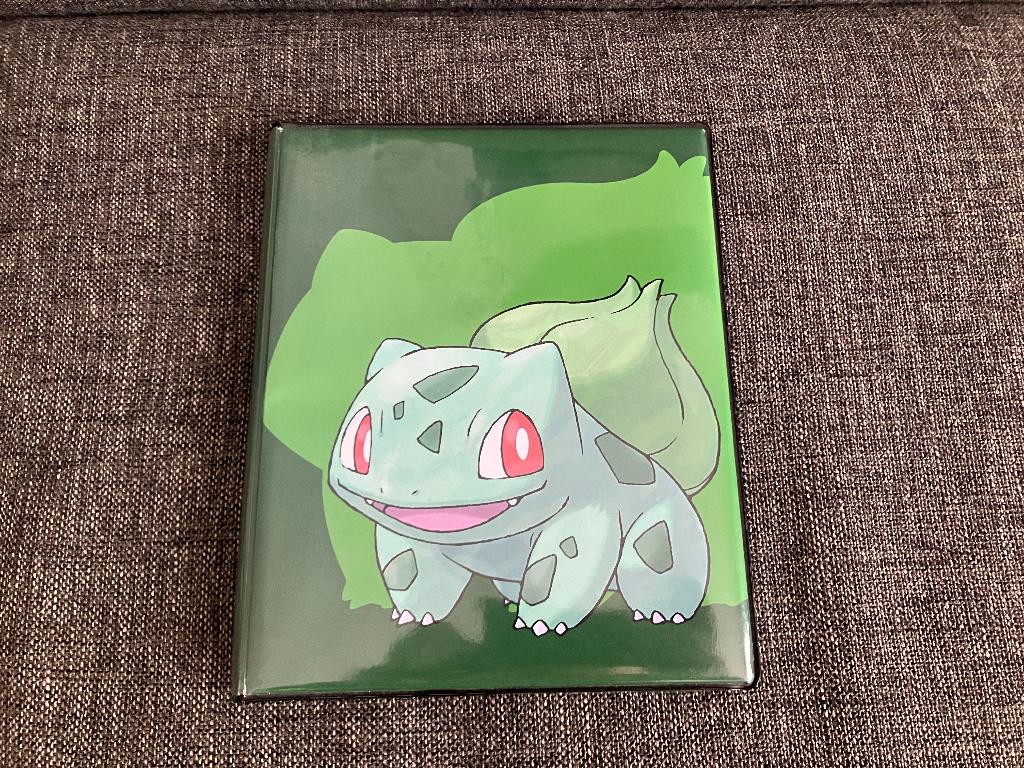 Pokemon 4 pocket map binder Bulbasaur, Ophalen of Verzenden, Nieuw, Overige typen