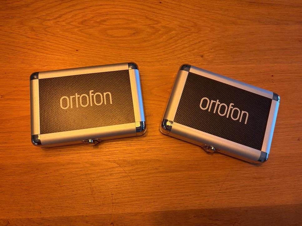 Ortofon Arkiv elementen met naalden in koffer, Ophalen of Verzenden, Gebruikt, Platenspeler-onderdeel, Overige merken