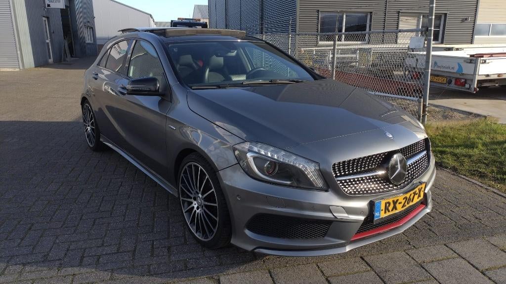 Mercedes-Benz A-Klasse A250 2.0 Sport Aut7 2014 Grijs Amg, Auto's, Mercedes-Benz, 15 km/l, 4 cilinders, Grijs, 1405 kg