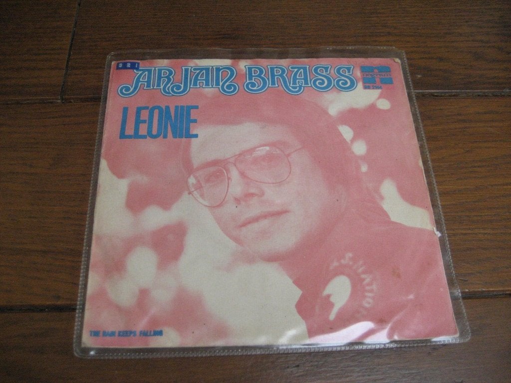 70s nederpop arjen brass leonie, Gebruikt, 7 inch, Single, Ophalen of Verzenden