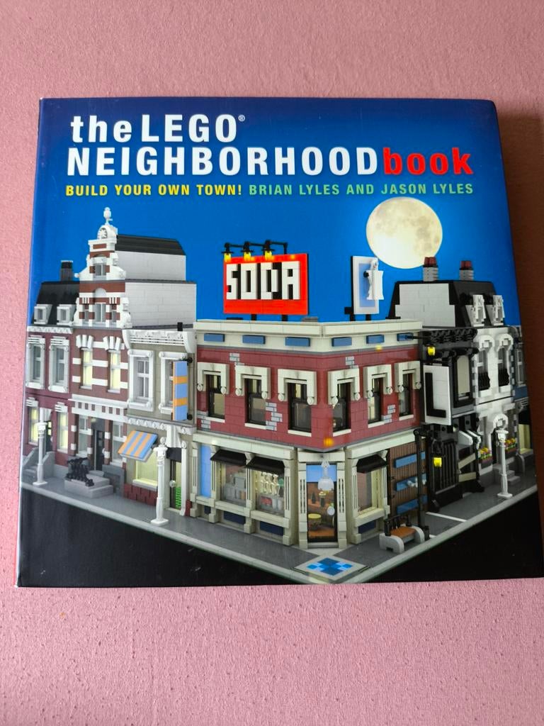 The LEGO Neighborhood Book - Bouw je eigen stad!, Hobby en Vrije tijd, Ophalen of Verzenden