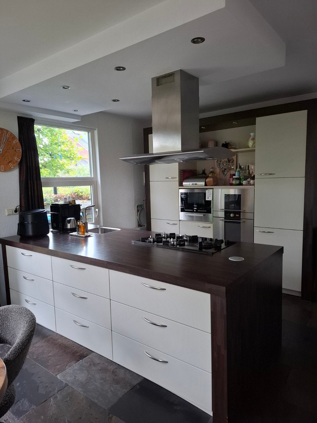 Moderne keuken met kookeiland en apparatenwand, Huis en Inrichting, Ophalen, Gebruikt, Dubbelwandige keuken, Hout