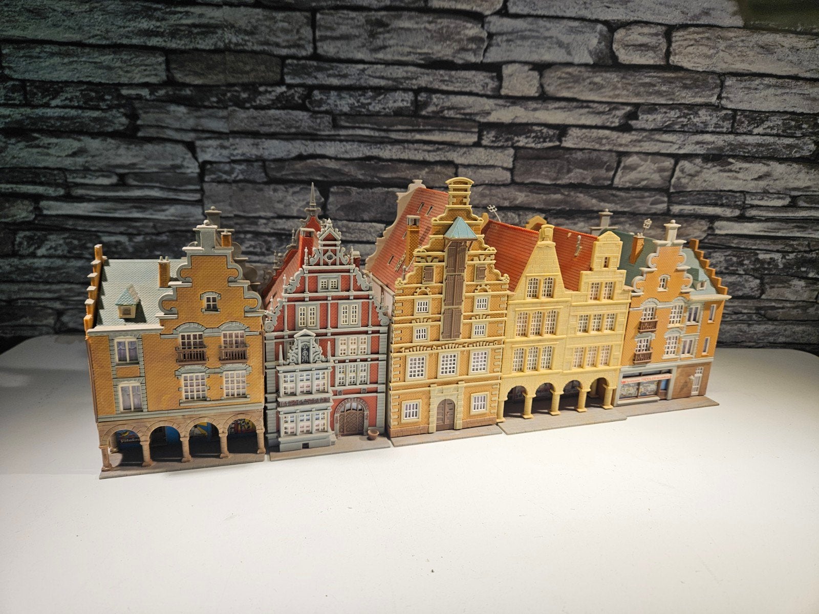 Straat Nederlandse panden gebouwen N spoor trein 1:160, Hobby en Vrije tijd, Modeltreinen | N-Spoor, Overige merken, Gebruikt