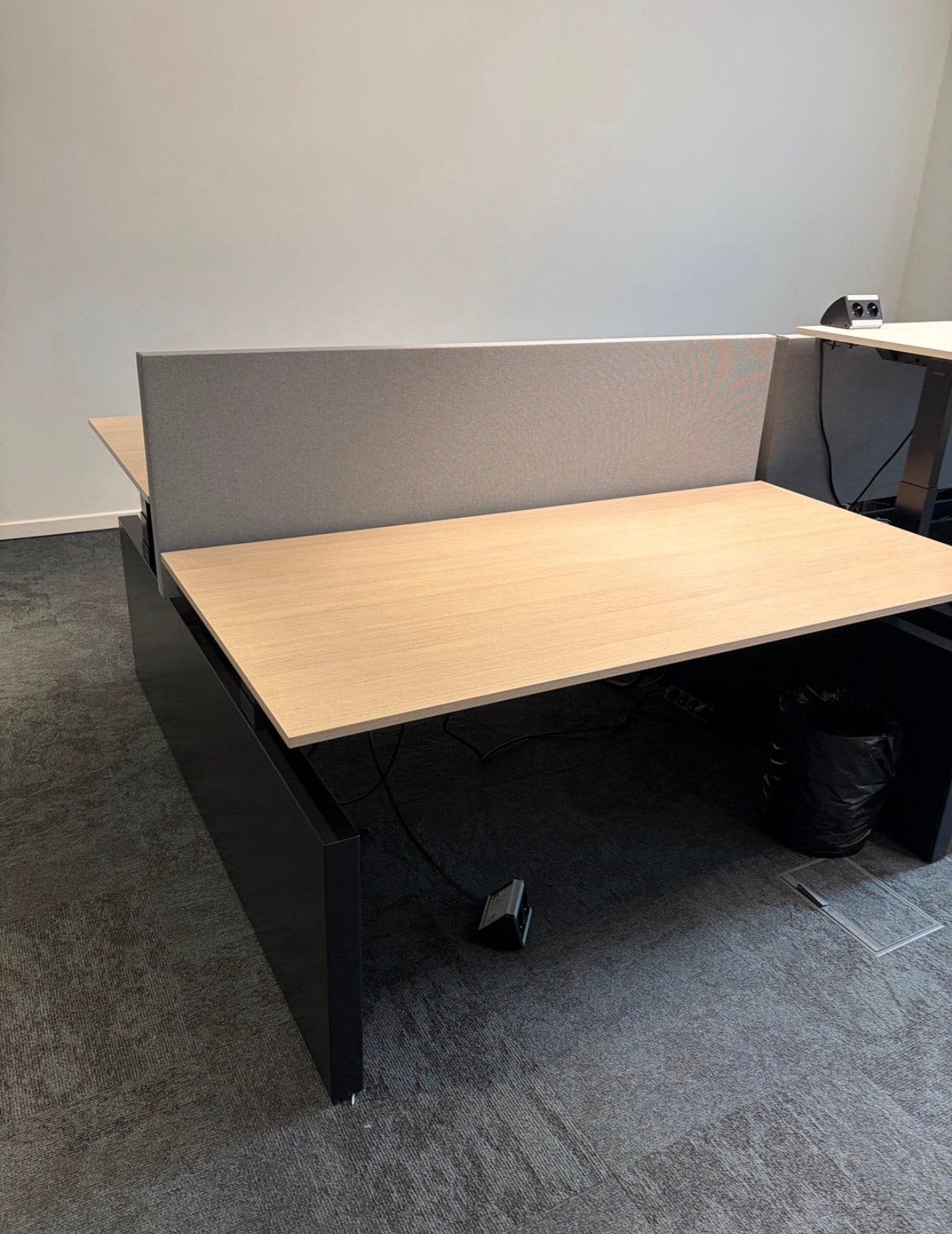 3x Ahrend duo zit sta bureau elektrisch met wangen en wand, Huis en Inrichting, Bureaus, Ophalen, Zwart, Elektrisch, Ahrendstraat