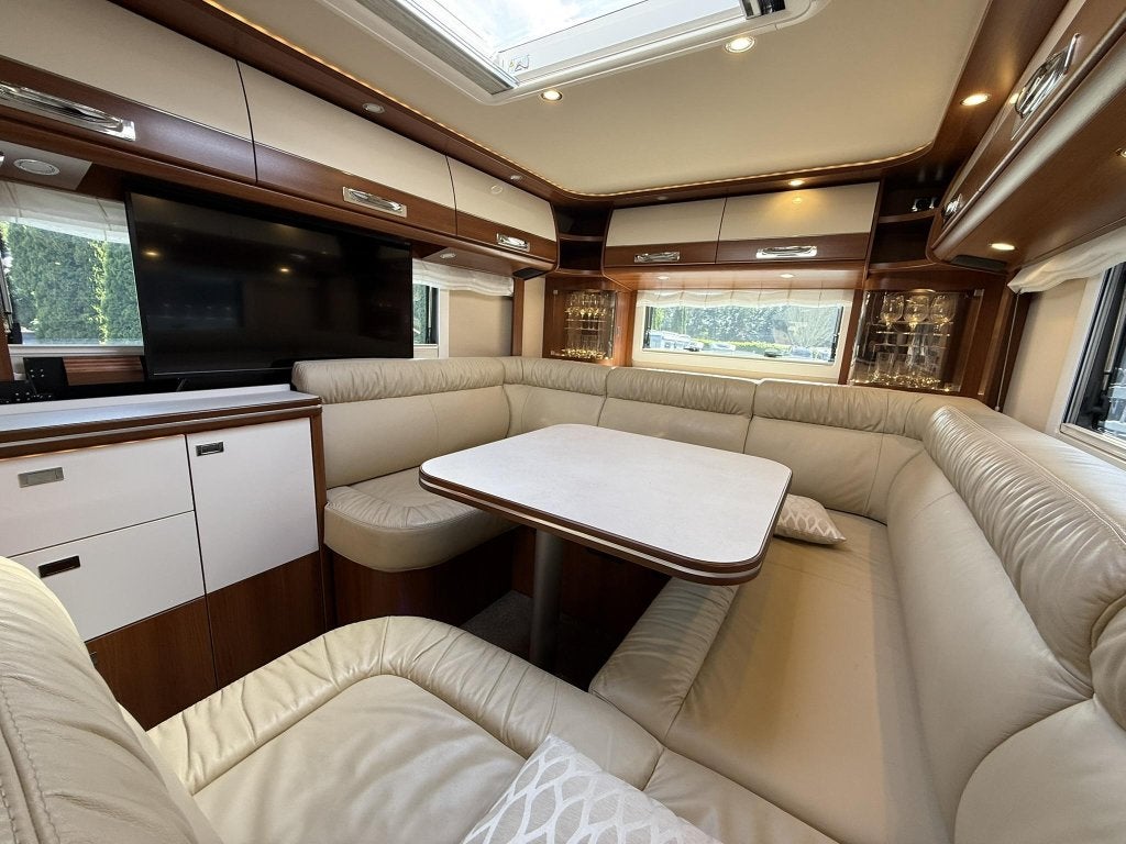 Carthago Liner For Two 53 L RONDZIT - vol accessoires, Automaat, Chemisch toilet, Airbags, Diesel