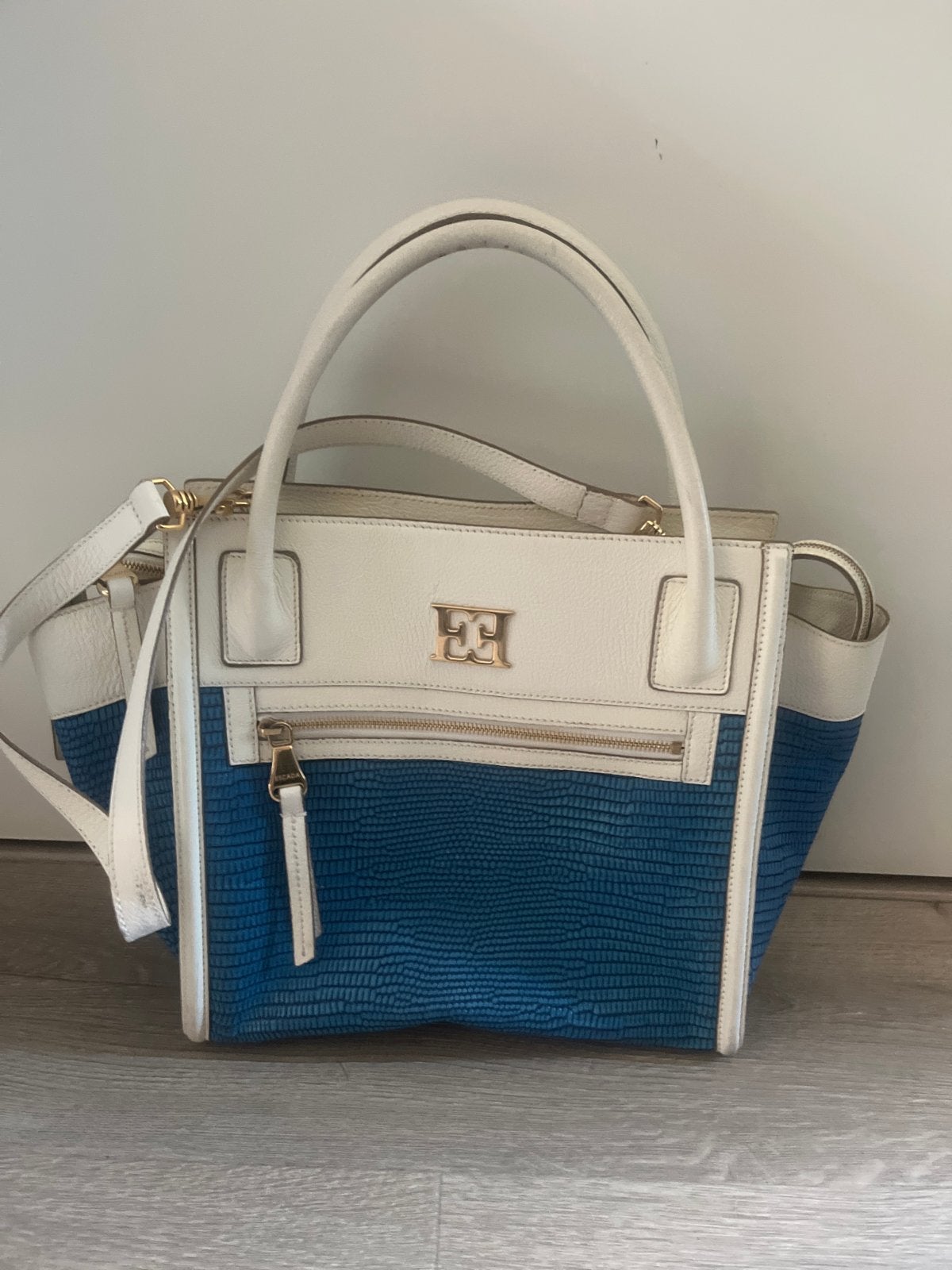 Elegante Escada handtas in wit en blauw, Sieraden, Tassen en Uiterlijk, Tassen | Damestassen, Ophalen of Verzenden, Gebruikt, Wit