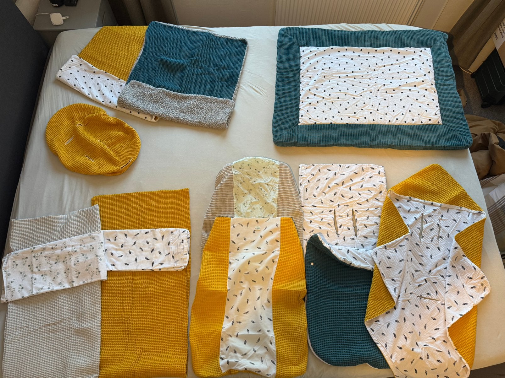 Volledige babyset. 12-delig. Dekentjes, lakentjes enz., Jongetje of Meisje, Ledikant, Ophalen of Verzenden, Zo goed als nieuw