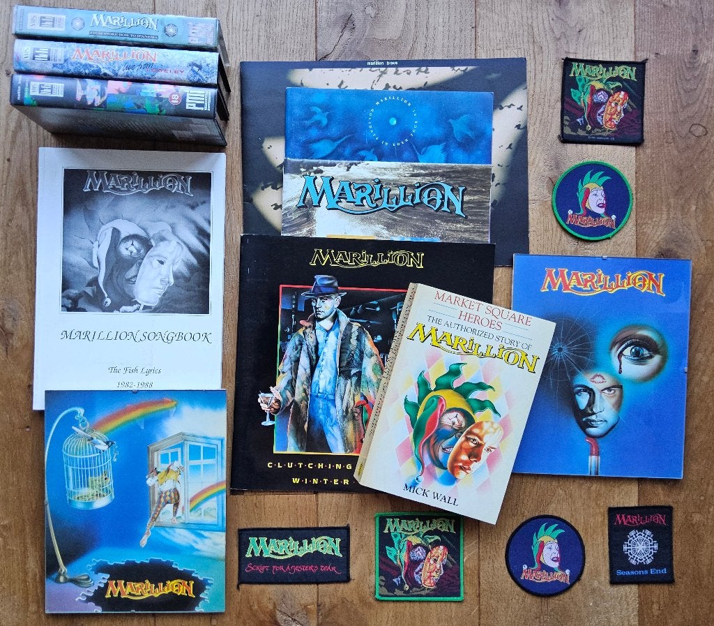 Marillion fanpakket, boek, badges, tourprogramma’s, VHS, Ophalen of Verzenden, Zo goed als nieuw, Overige typen