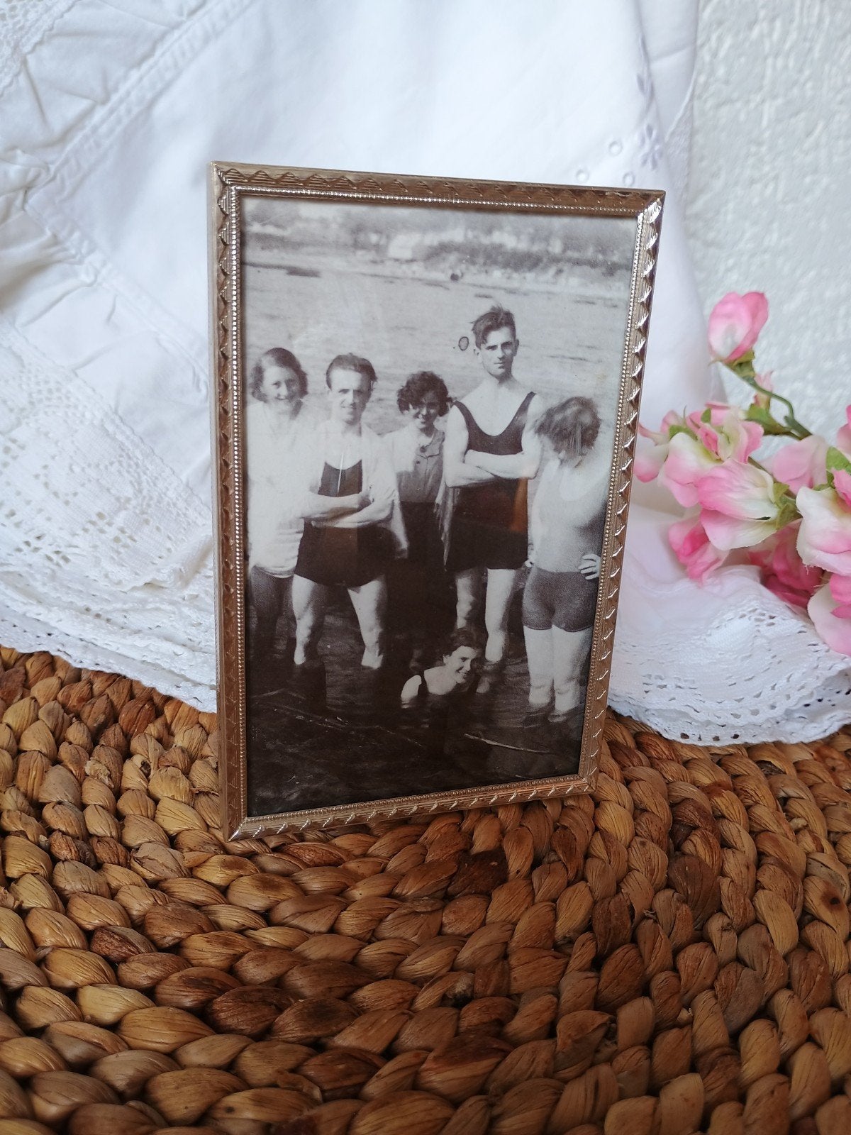 Oud fotolijstje met bol glas ( nr.8), Ophalen of Verzenden