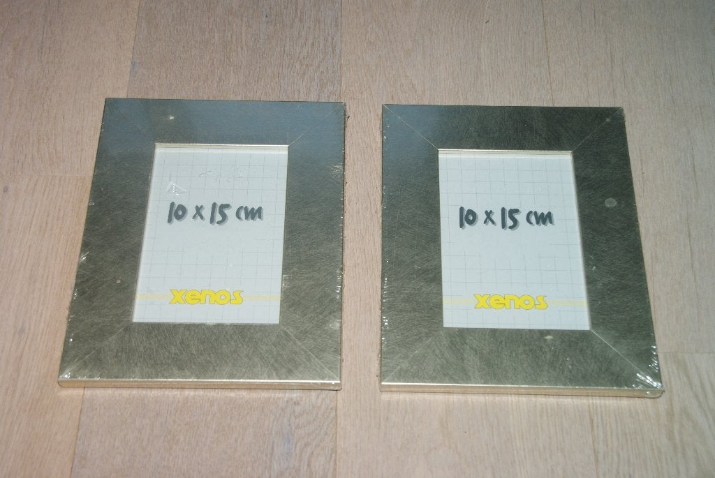 Te koop 2x Fotolijst Xenos 10x15 cm zilverkleur staan hangen, Nieuw, Ophalen of Verzenden, Fotolijst, Hout