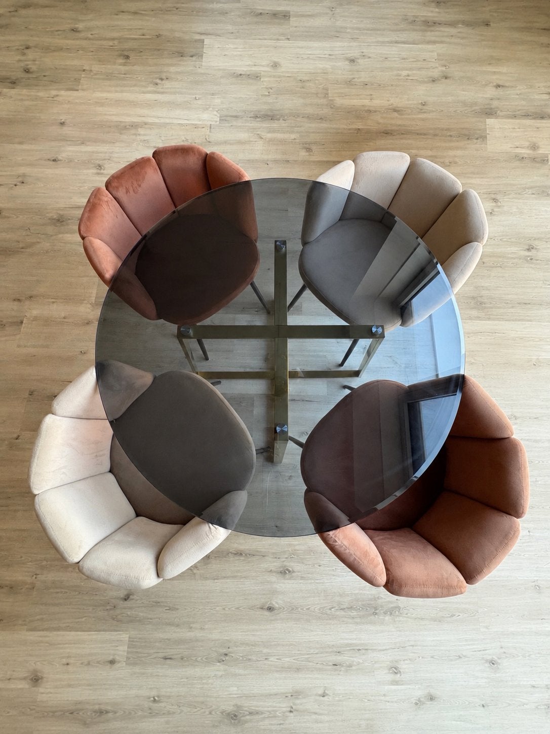 Eethoek Rond Rookglas Tafel + 4 Fivefinger Chairs, Huis en Inrichting, Tafels | Eettafels, Ophalen, Rond, Vier personen, 100 tot 150 cm