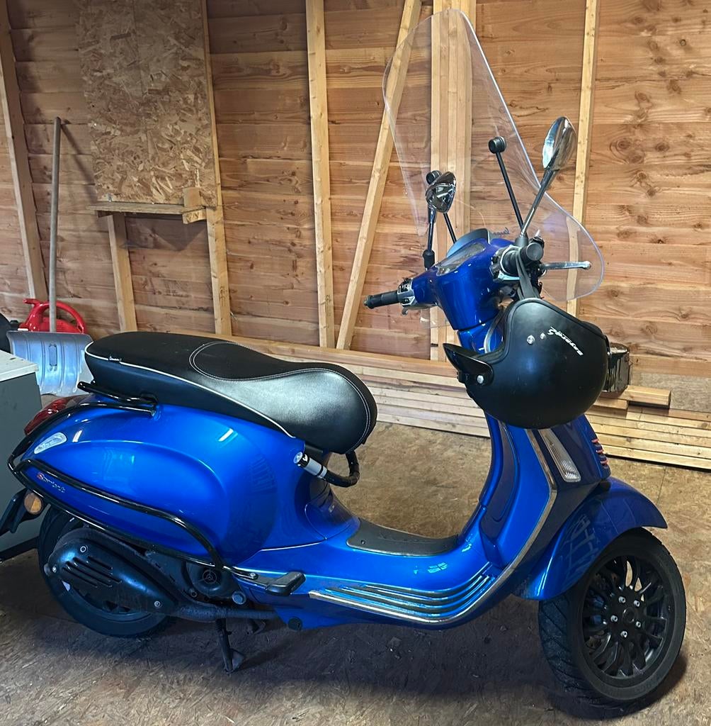 Vespa Sprint 25km/u felblauw, Ophalen, Vespa S, Zo goed als nieuw, Benzine