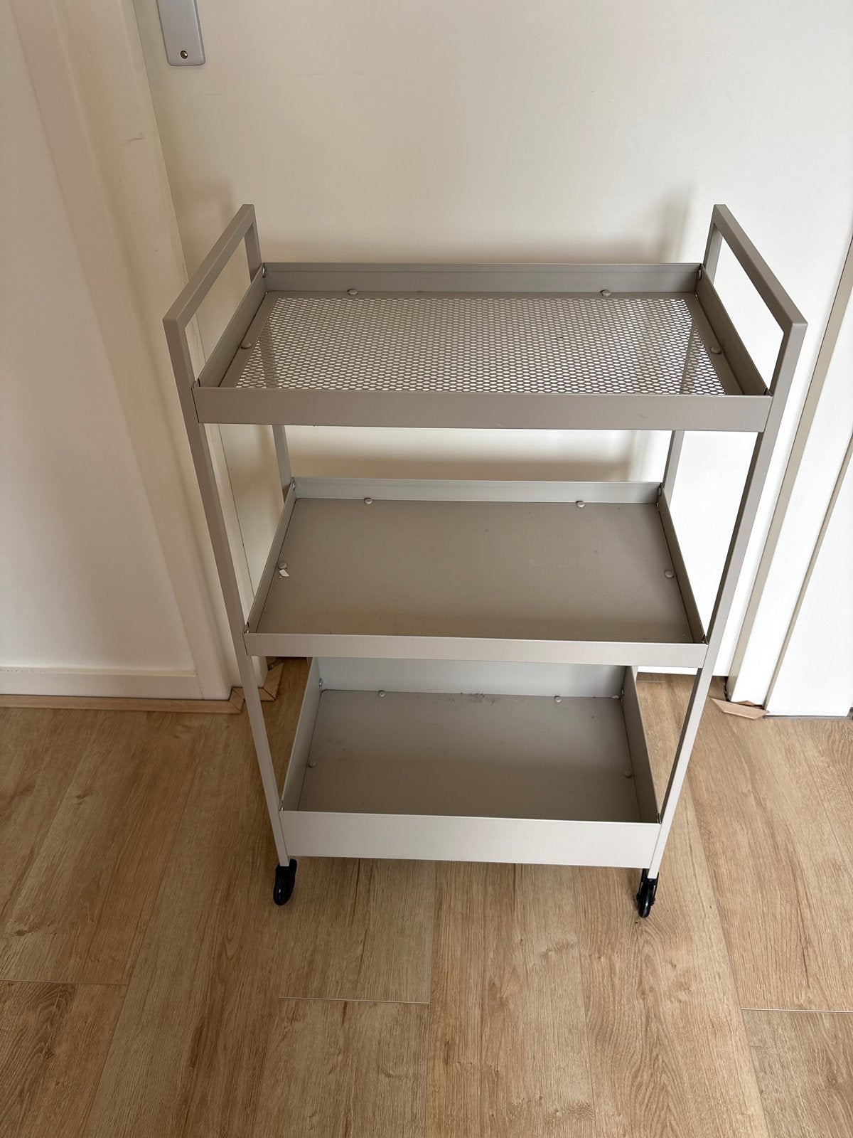 Ikea nissofors metalen trolley beige met 3 planken en wielen, Ophalen, Gebruikt