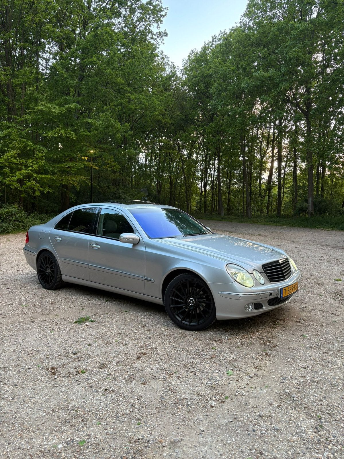 Mercedes benz E klasse 240 automaat, Auto's, Automaat, Achterwielaandrijving, Beige, 2597 cc