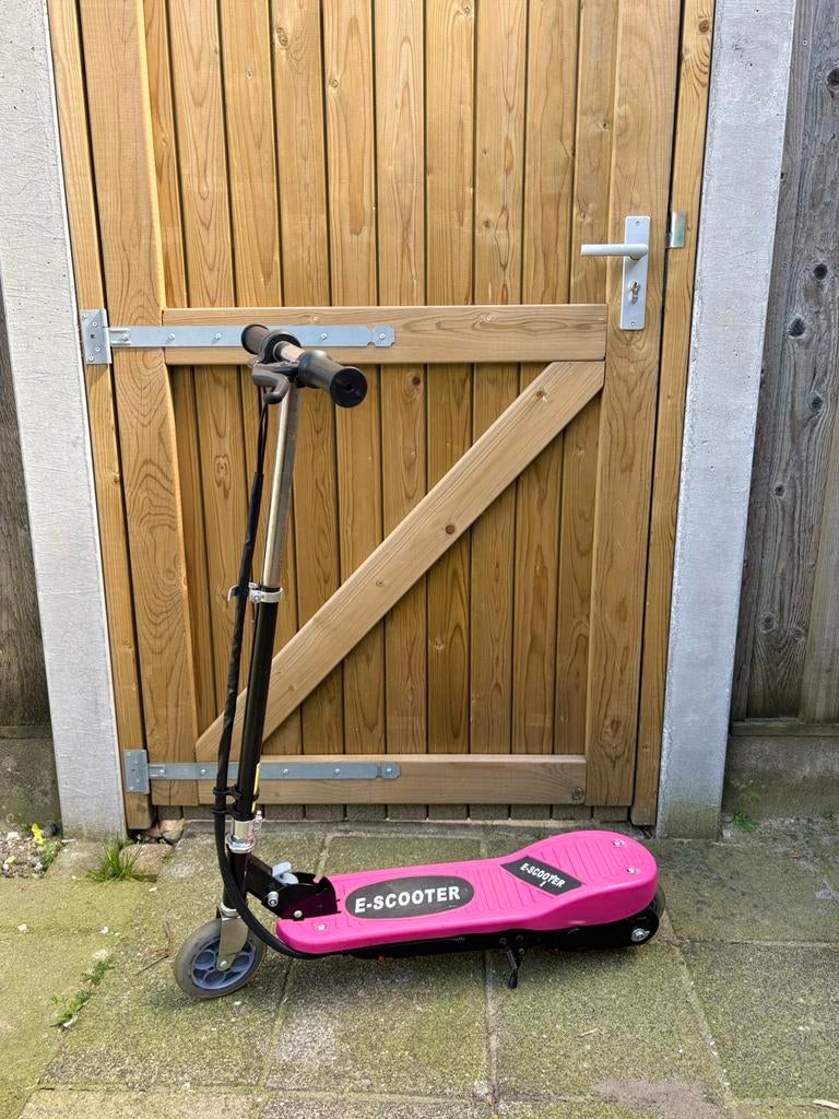 Elektrische step roze, Fietsen en Brommers, Steps, Zo goed als nieuw, Elektrische step (E-scooter), Ophalen of Verzenden