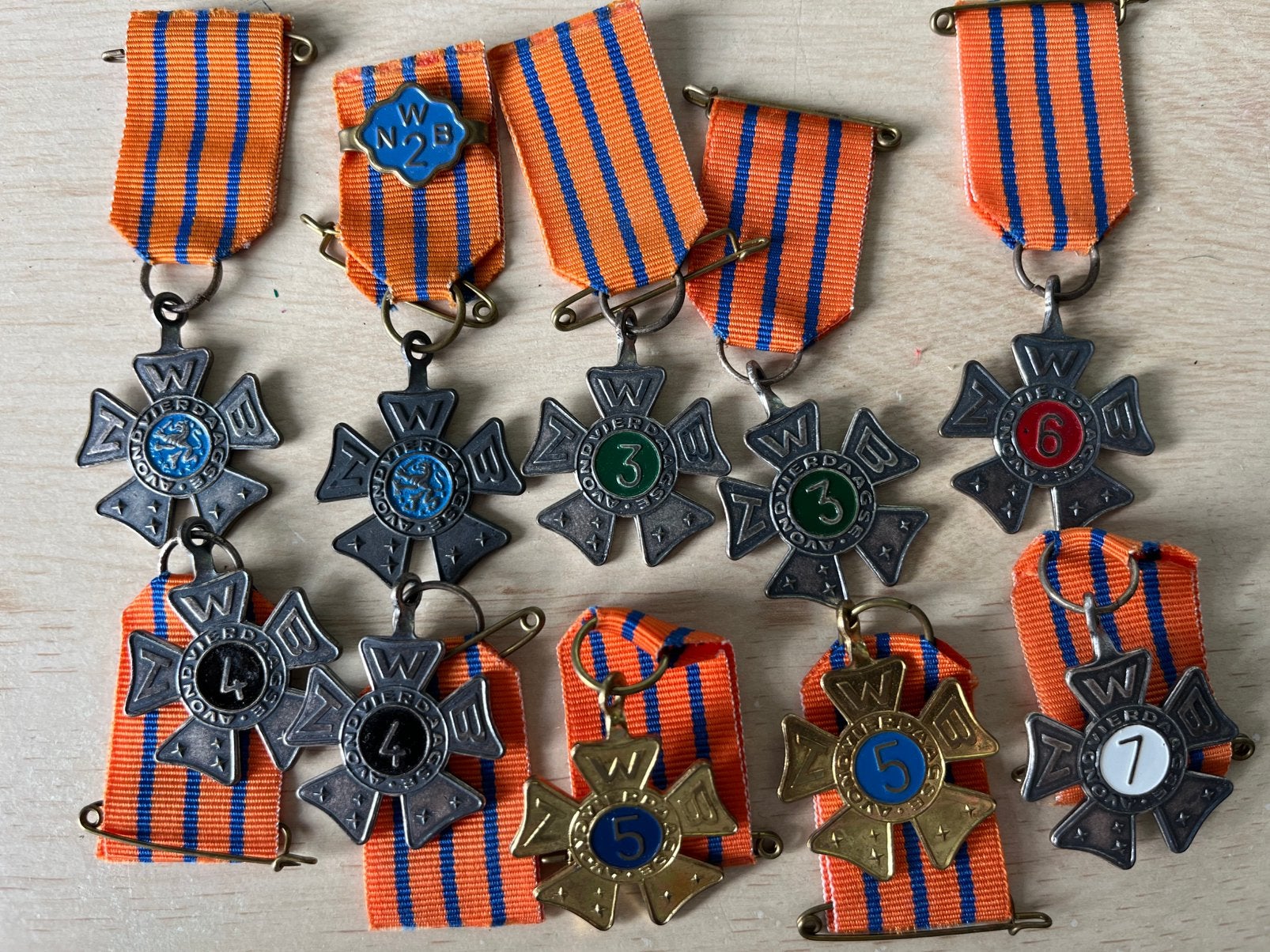 Avondvierdaagse kruisjes / medailles, Ophalen of Verzenden, Overige materialen, Nederland
