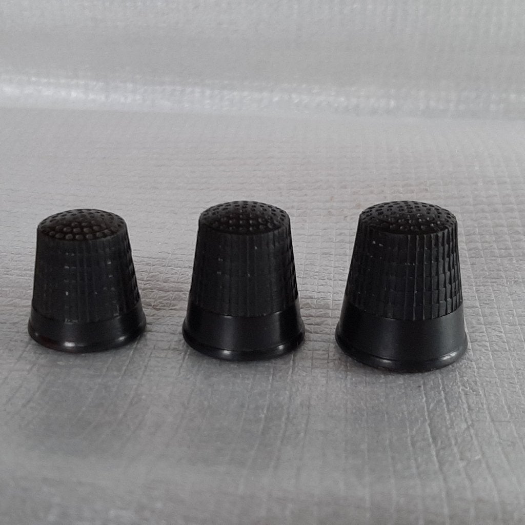 set van 3 vintage vingerhoedjes bakeliet, Ophalen of Verzenden, Gebruikt, Overige materialen