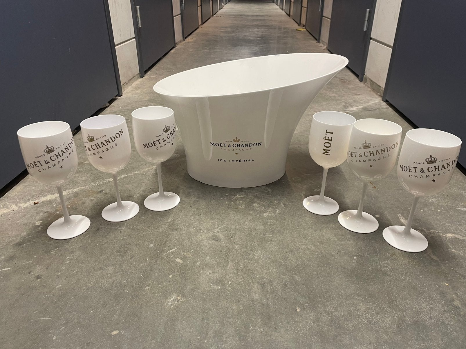 Moët & Chandon Ice Impérial champagnekoeler + 6 witte glazen, Ophalen, Gebruikt