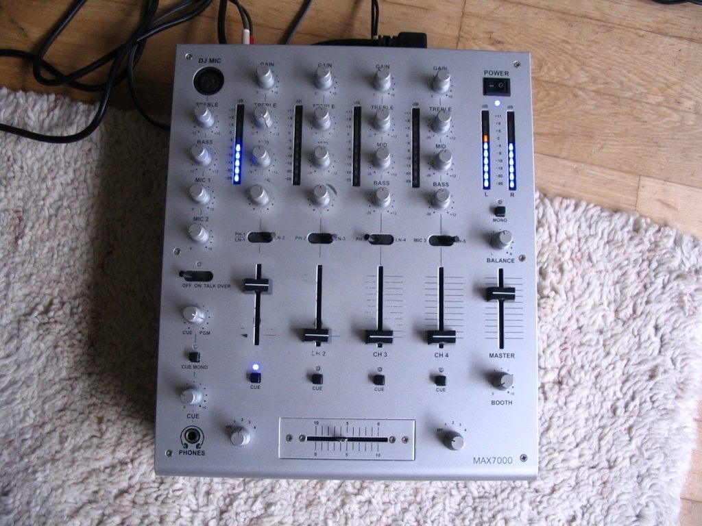 Maxgear 4-kanaals mengpaneel, Ophalen of Verzenden, Gebruikt, Minder dan 5 kanalen, Microfooningang