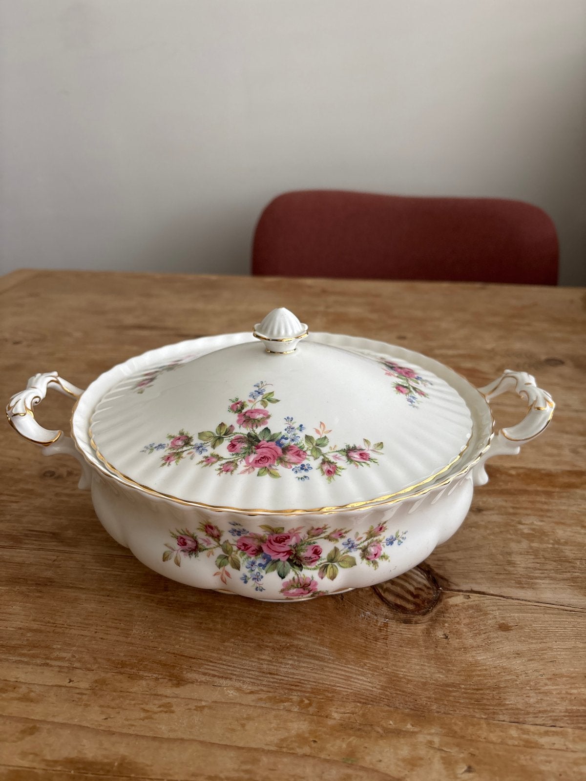 Royal Albert Moss Rose dekschaal - Nieuwstaat, Klassiek, Ophalen of Verzenden, Porselein, Royal Albert