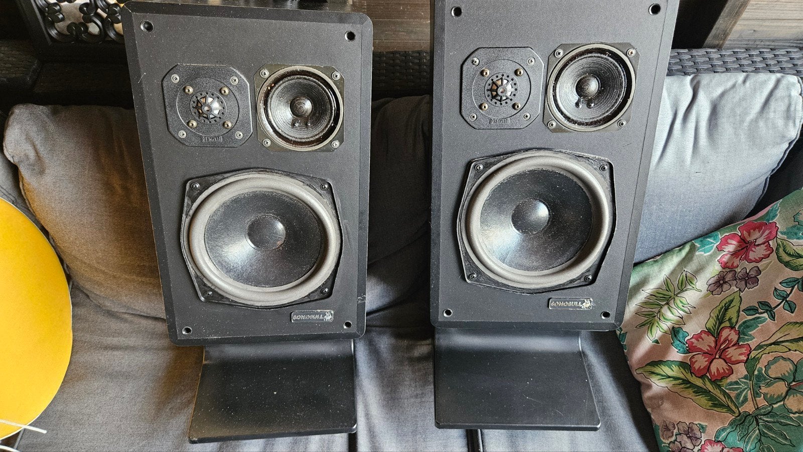 Magnat Sonobull 25 Hifi-luidspreker met Bulldog-illustratie, Ophalen, Zo goed als nieuw, 60 tot 120 watt, Magnat