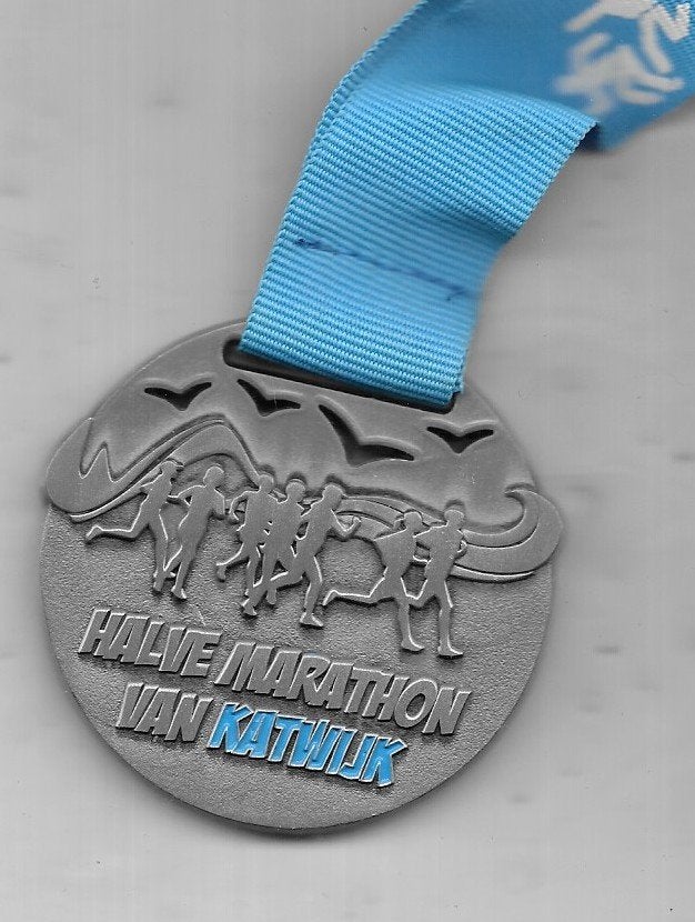 KATWIJK HALVE MARATHON VAN KATWIJK MEDAILLE MET LINT, Ophalen of Verzenden, Overige materialen, Nederland