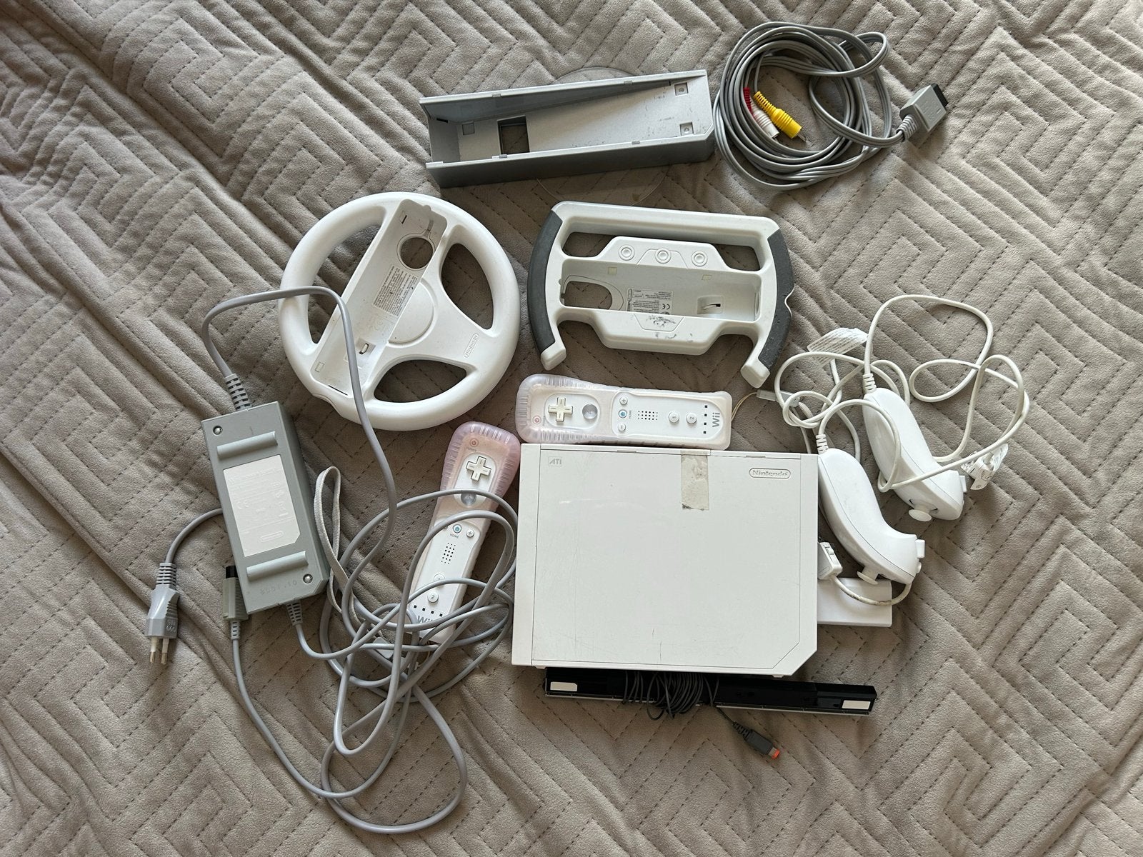 Nintendo Wii met accessoires, Spelcomputers en Games, Spelcomputers | Nintendo Wii, Ophalen of Verzenden, Gebruikt, Met 2 controllers
