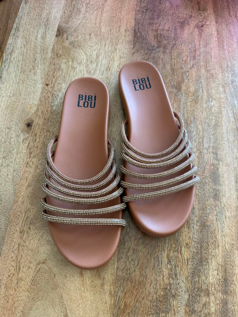 Bibi Lou Slippers Maat 39 (valt als 38) Leer Brons Strass, Kleding | Dames, Schoenen, Ophalen of Verzenden, Zo goed als nieuw