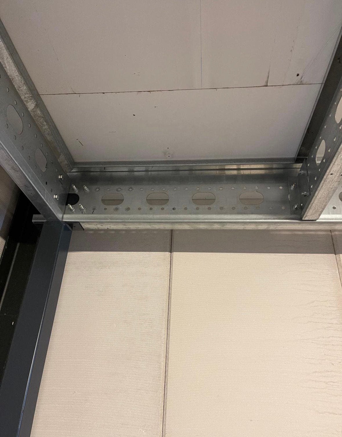 175m2 entresol, 450kg, entresolvloer, verdiepingsvloer, trap, Ophalen, Zo goed als nieuw, 2 tot 4 meter
