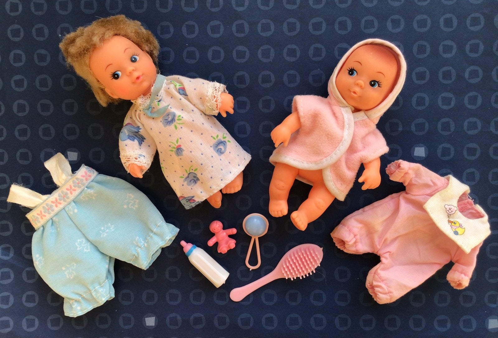 Set van 2 vintage Fleur Pretty babypopjes met accessoies, Ophalen of Verzenden, Gebruikt, Fashion Doll