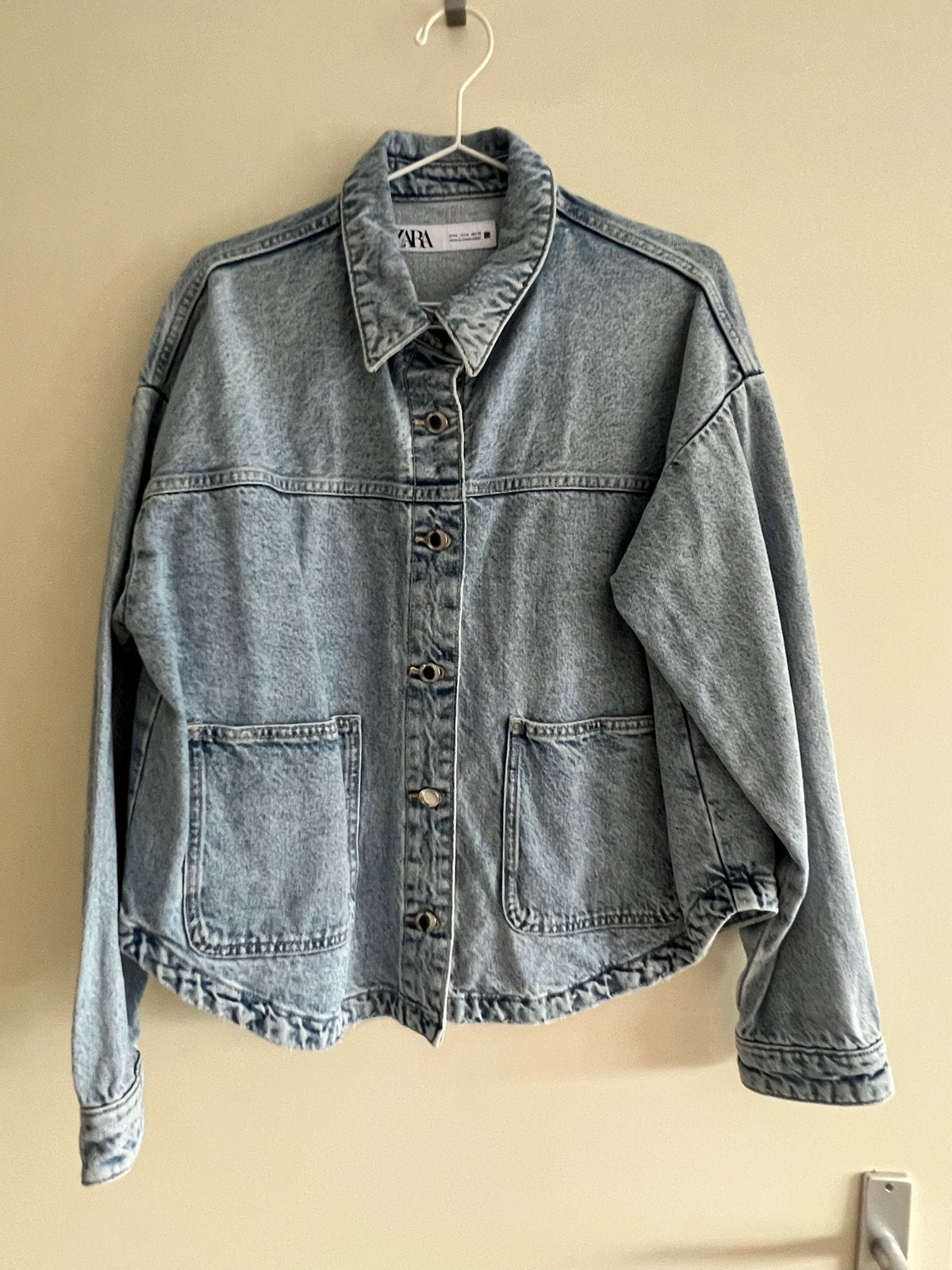 Zara spijkerjas - Maat M - Lichtblauw denim, Ophalen of Verzenden, Zo goed als nieuw, Maat 38/40 (M), Blauw