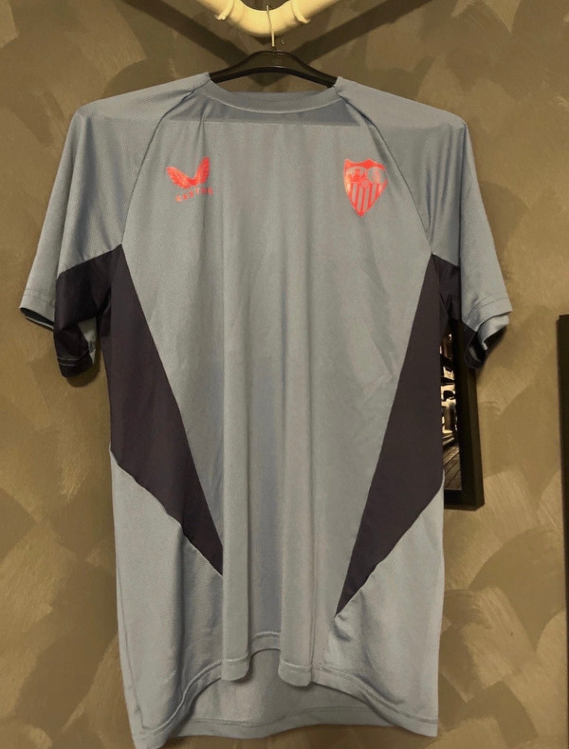 Castore Sevilla CF voetbalshirt - maat s - Zo goed als nieuw, Ophalen of Verzenden, Zo goed als nieuw, Shirt
